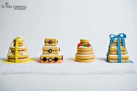 These mini wedding cake cookie things actually come from Martha Stewart