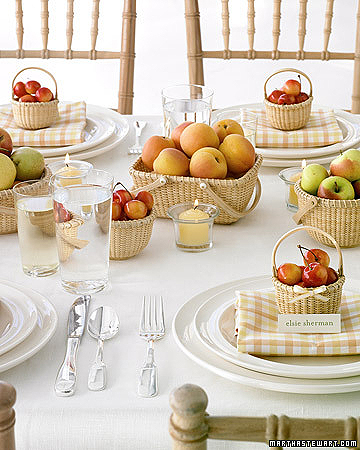 Learn how you can create beautiful centerpieces wedding with fresh fruits