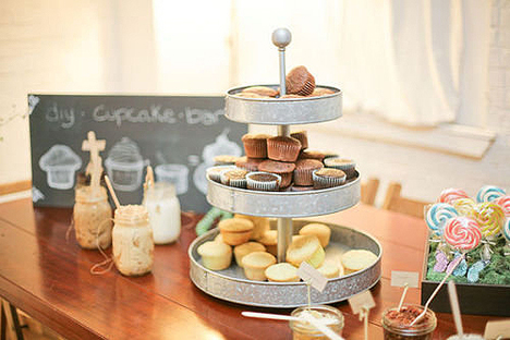 DIY Cupcake Table Does it get any better than this