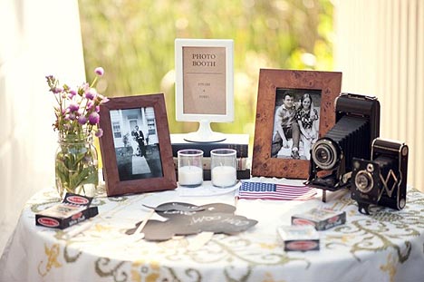 Vintage-Cameras-as-Photobooth-Props