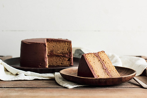 peanut butter frosted chocolate cake