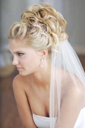 curly-wedding-hairstyles-with-veil