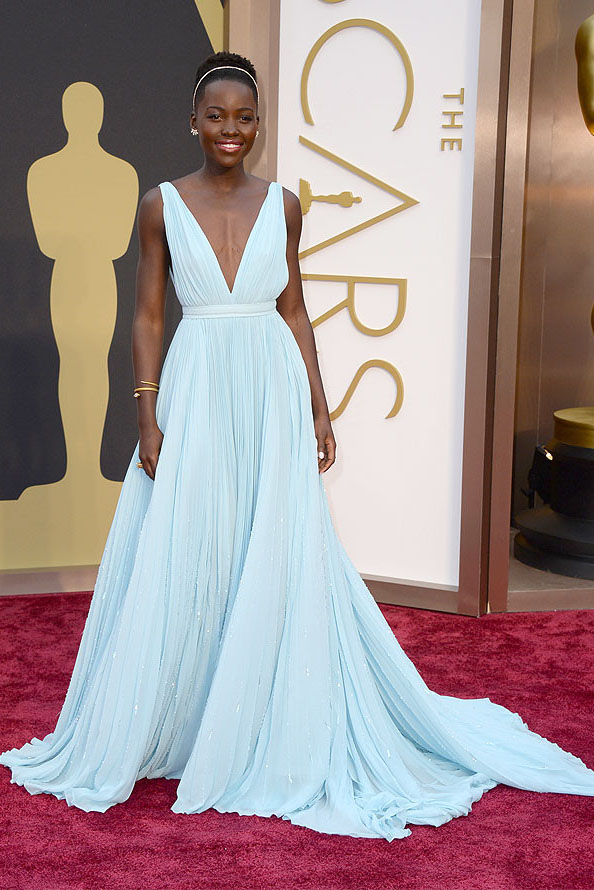 lupita-nyong-oscar-red-carpet-light-blue-chiffon-plunging-v-cut-prom-dress