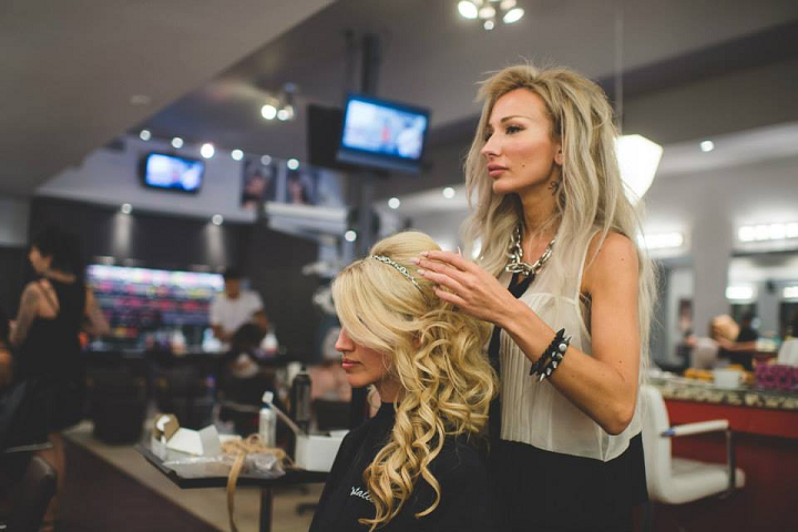 How To Choose The Best Salon To Keep Your Crowning Glory At Its